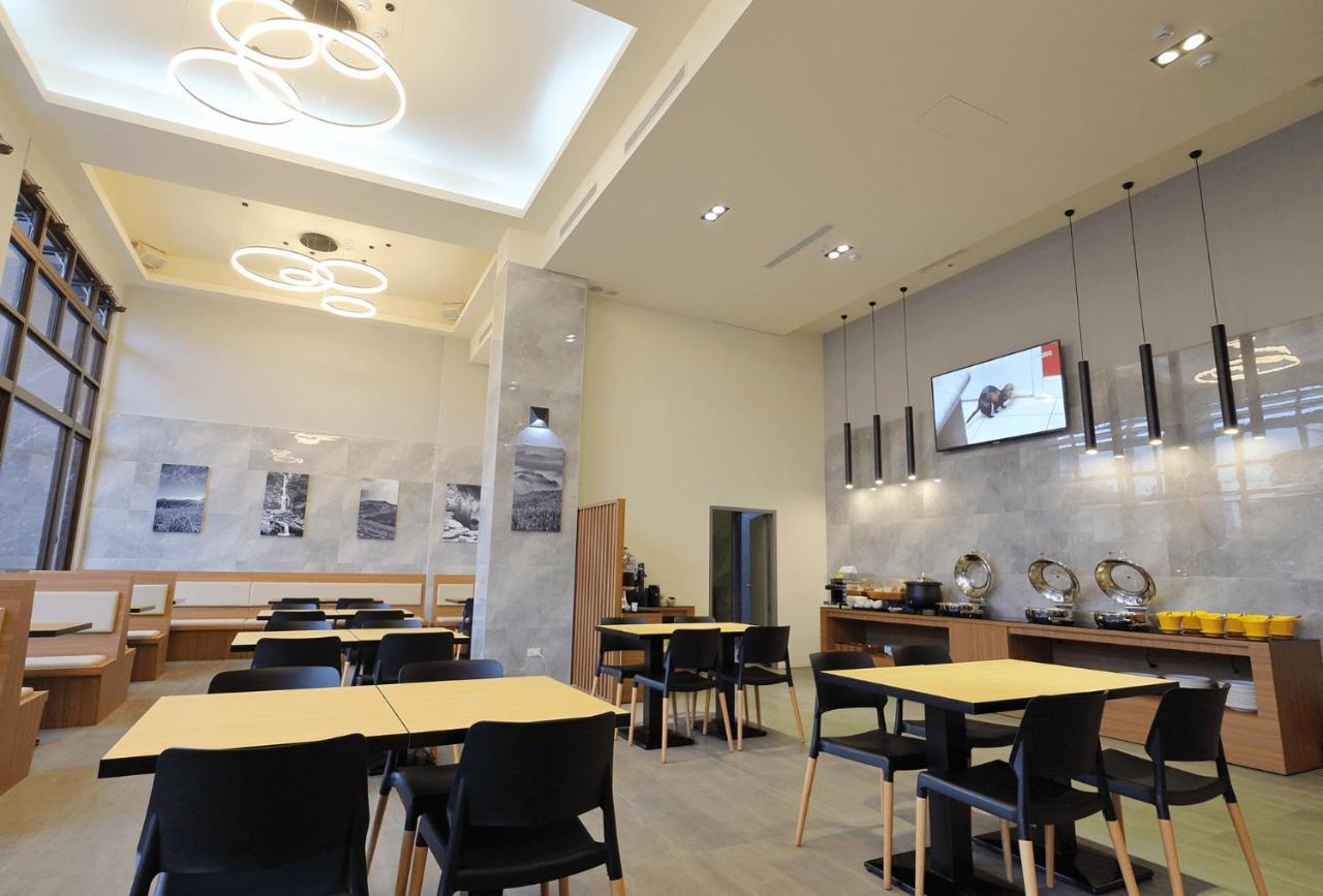Ket Hotel Yuli Exterior foto